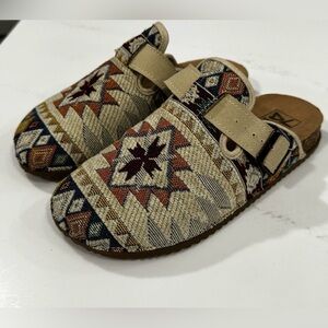 Dirty Laundry Women's Clogs 8.5